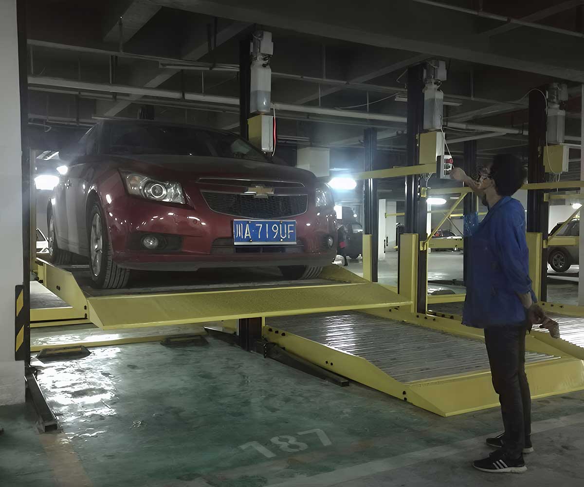 双层立体停车设备的‌设备尺寸和承重能力
